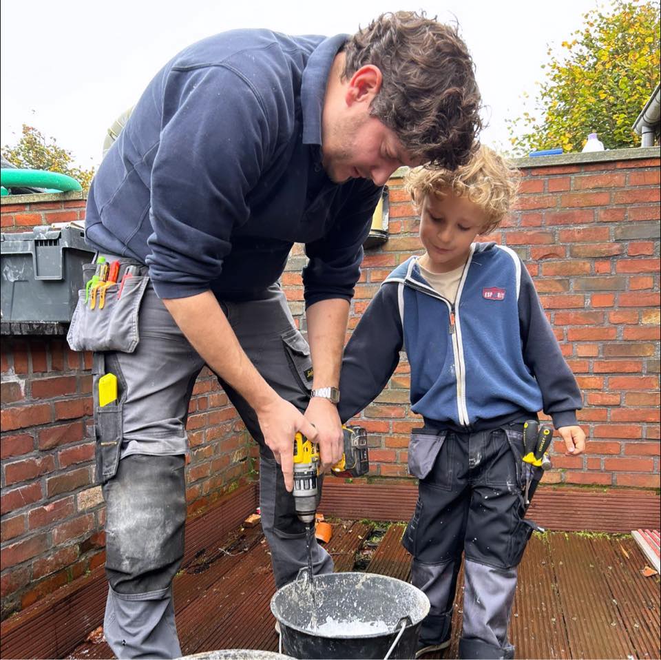 Vader en zoon in volle ontwikkeling